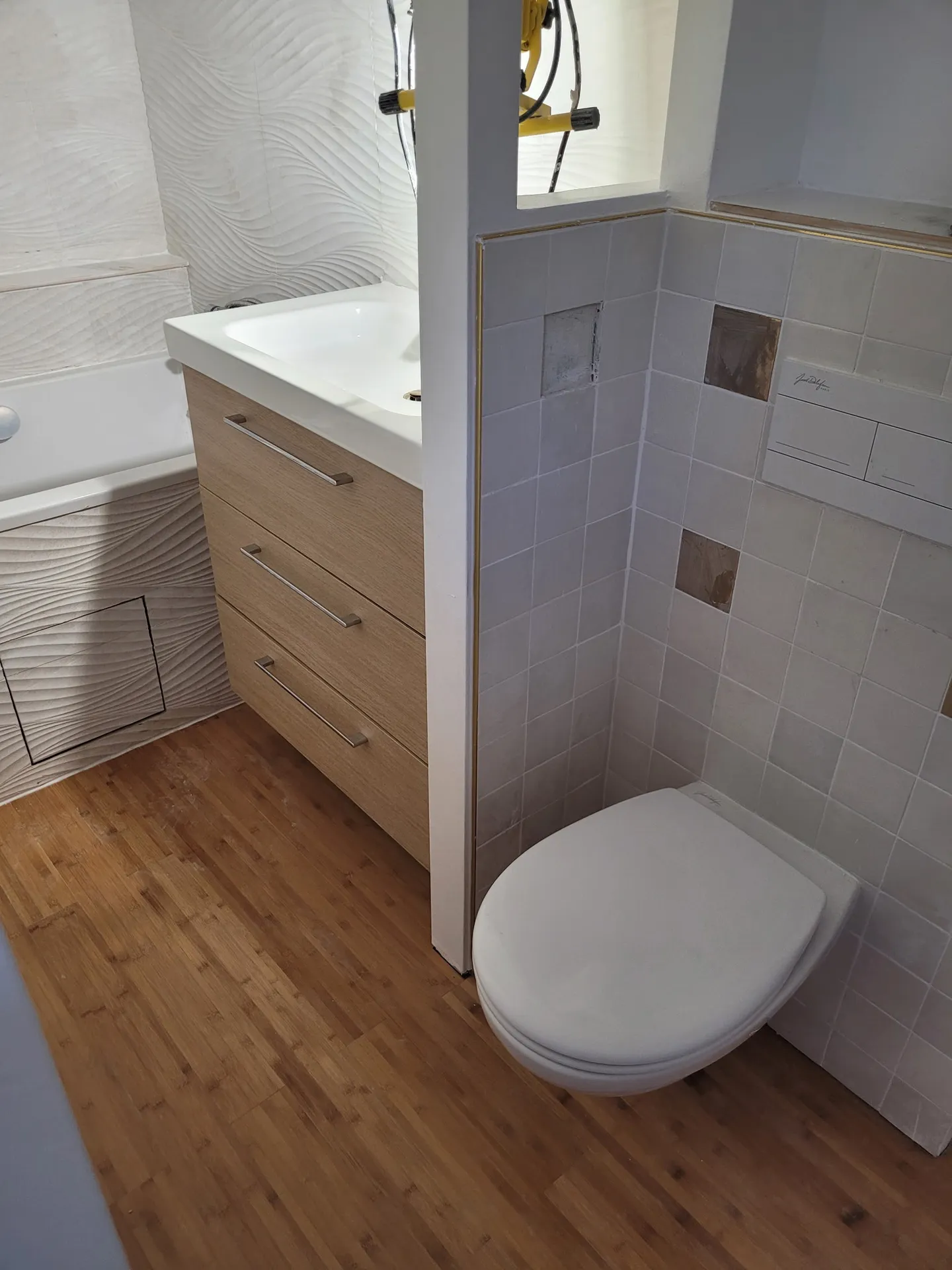 Réalisation : Meuble vasque et WC suspendu — Salle de bain