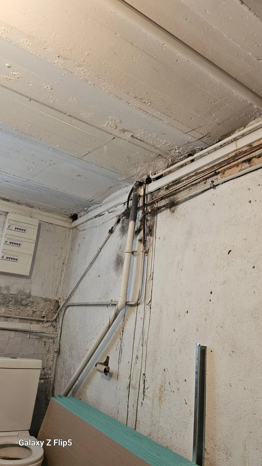 Avant : Pose d'une douche italienne carrelage bois
